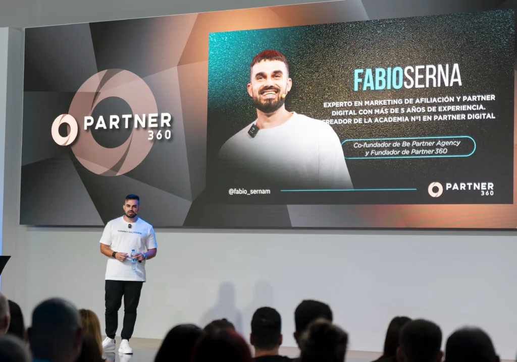 EVENTO PARTNER 360 CON FABIO SERNA PRECIDIENDO EL ESCENARIO